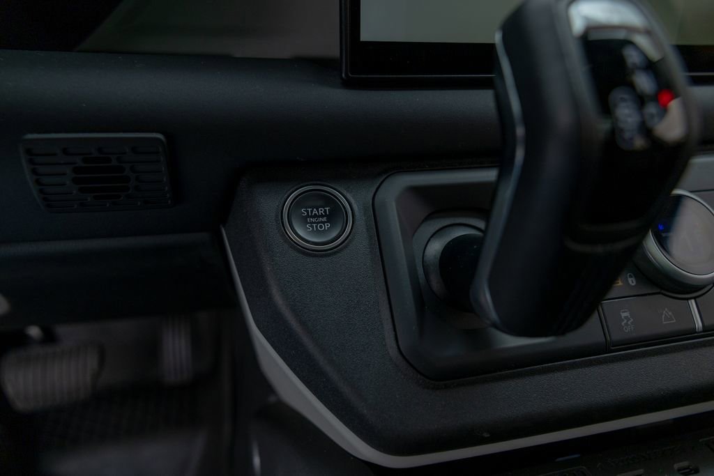 Used 2024 Land Rover Defender 130 S image 40