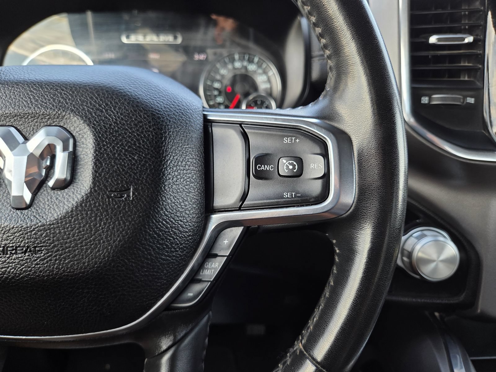 Used 2024 RAM 1500 Laramie AWD/4WD image 45