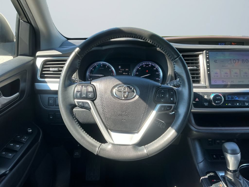 Used 2019 Toyota Highlander XLE AWD/4WD image 13