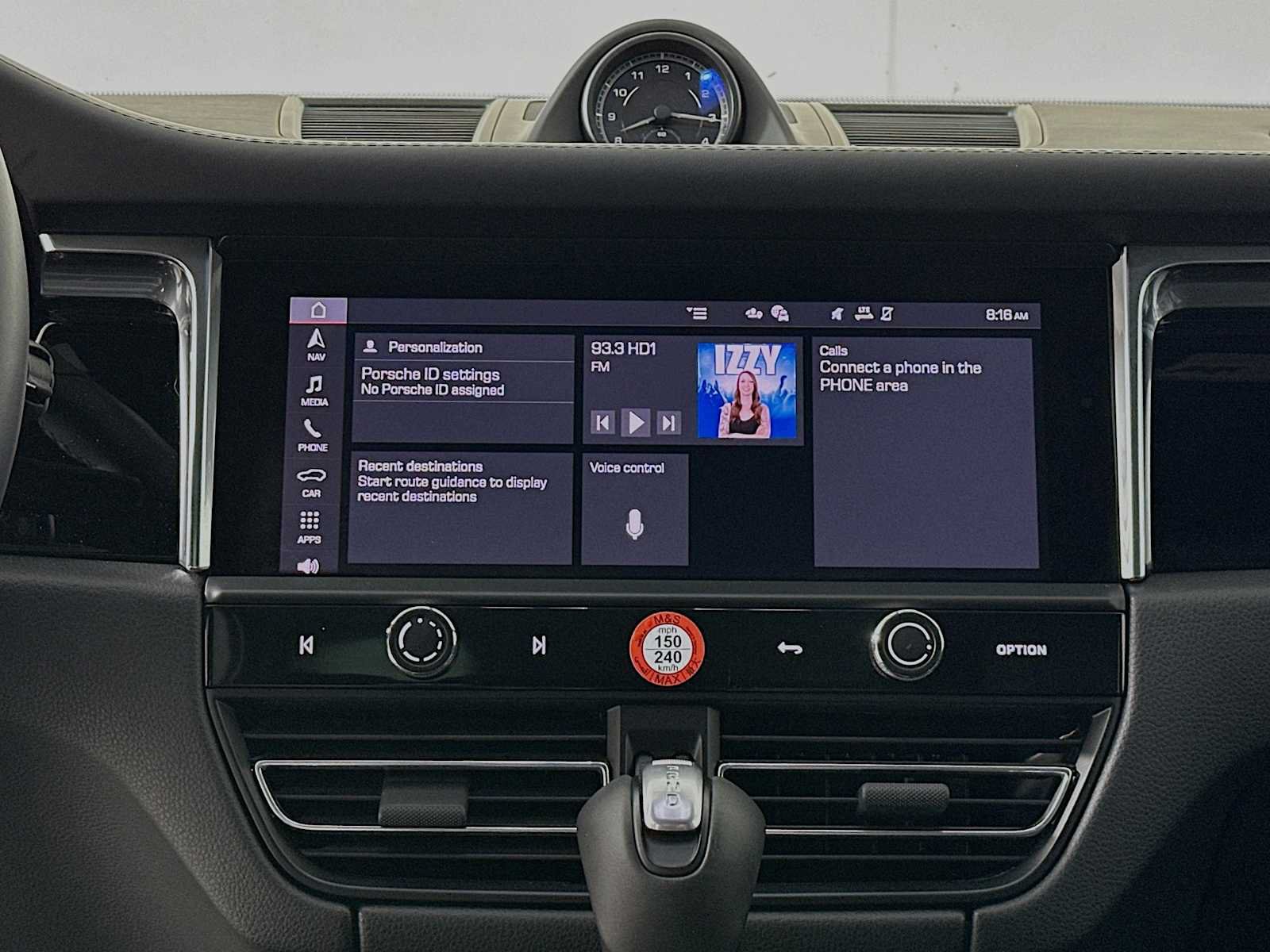 Certified 2025 Porsche Macan AWD/4WD image 17
