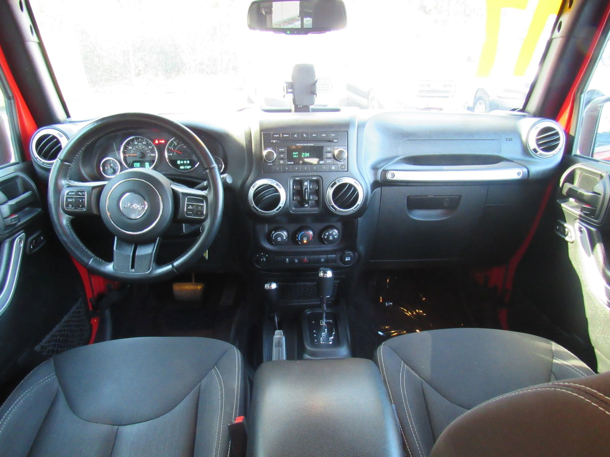 Used 2017 Jeep Wrangler Unlimited Sahara w/ Connectivity Group image 21