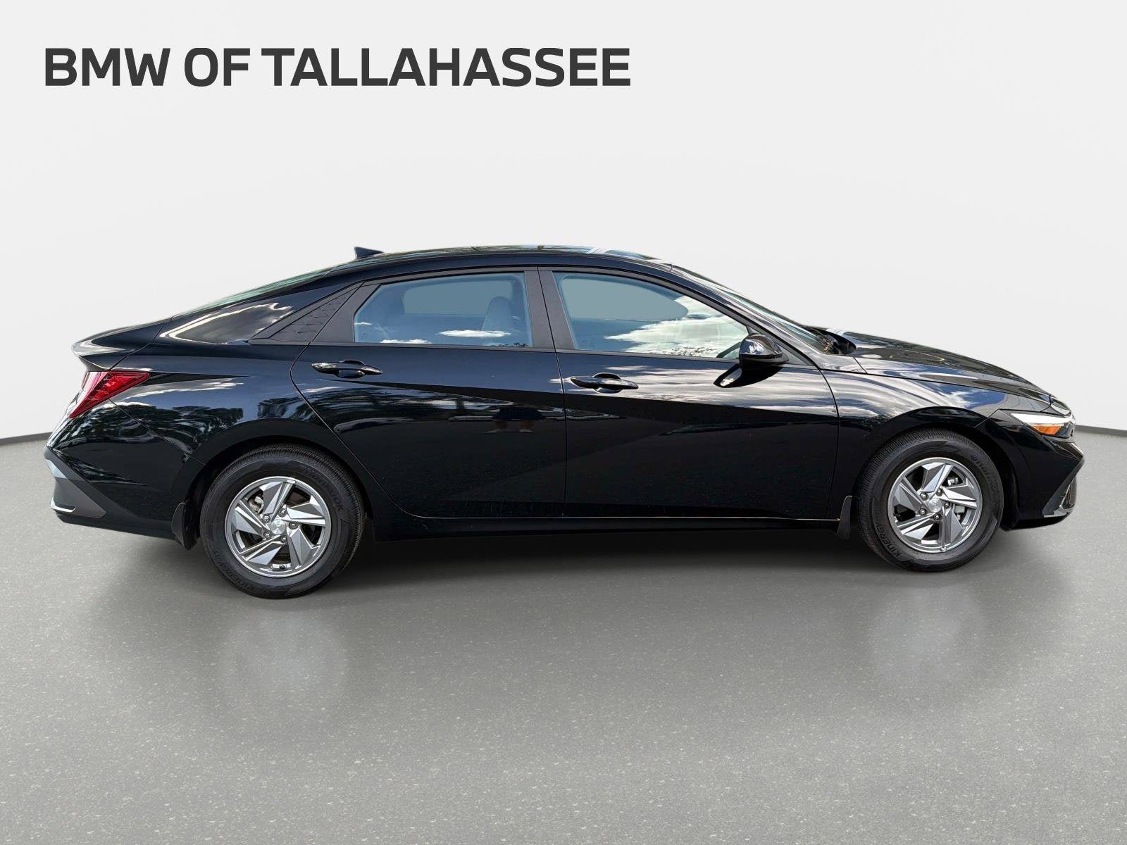 Used 2024 Hyundai Elantra SE FWD image 5