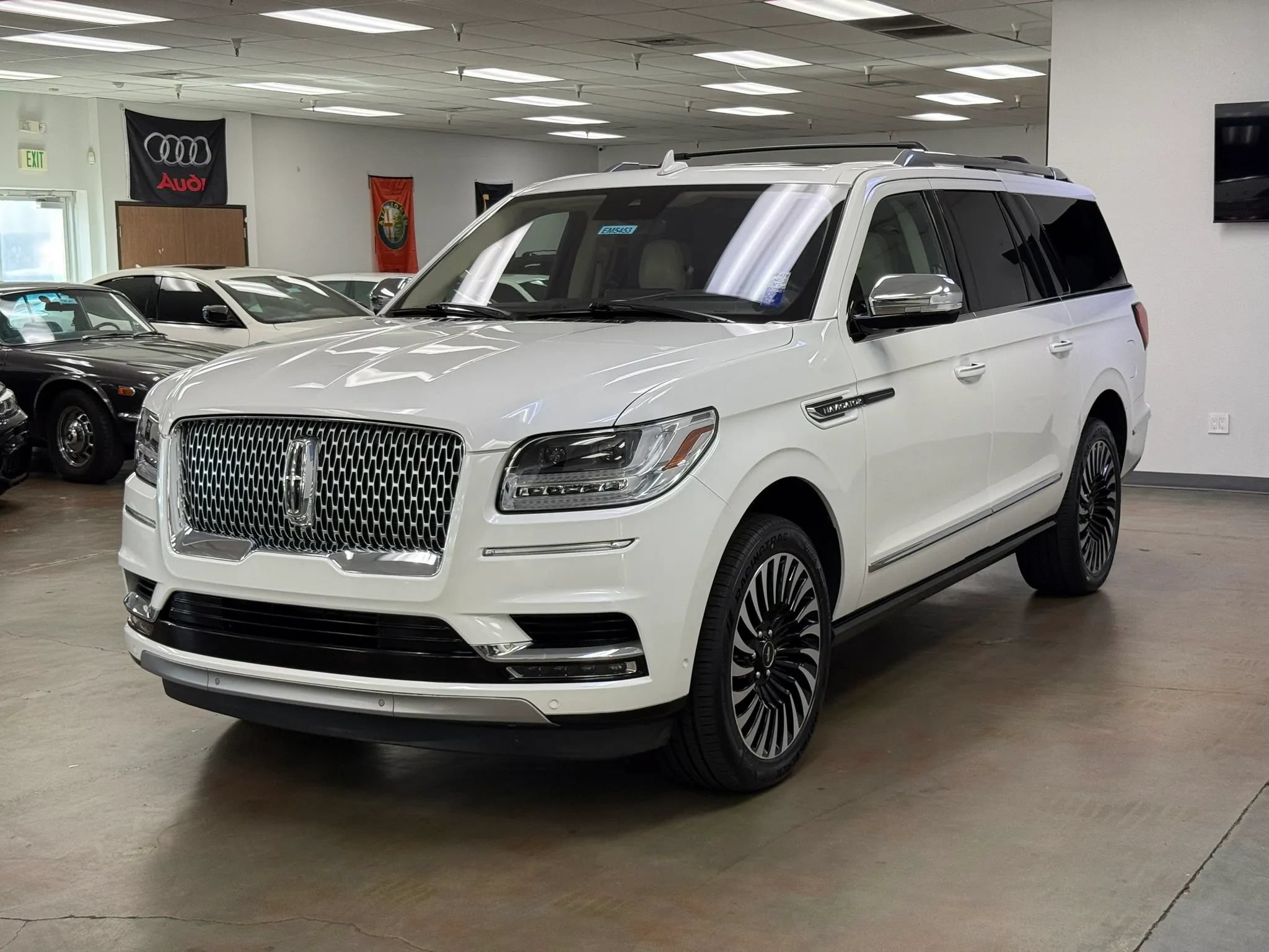 Used 2020 Lincoln Navigator L Black Label w/ Cargo Convenience Package AWD/4WD image 4