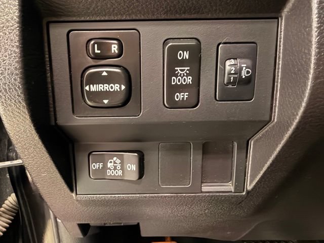 Used 2014 Toyota Tundra SR5 w/ SR5 Upgrade Package AWD/4WD image 21