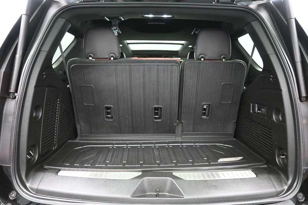 Used 2023 GMC Yukon Denali Ultimate w/ LPO, Floor Liner Package AWD/4WD image 27