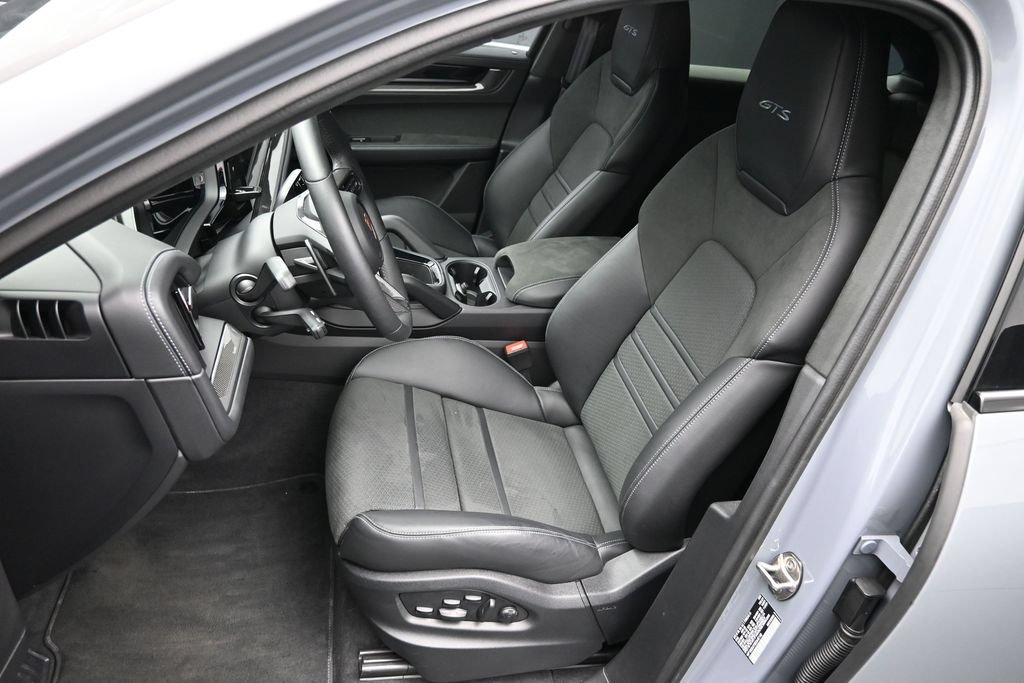 Certified 2025 Porsche Cayenne GTS AWD/4WD image 8