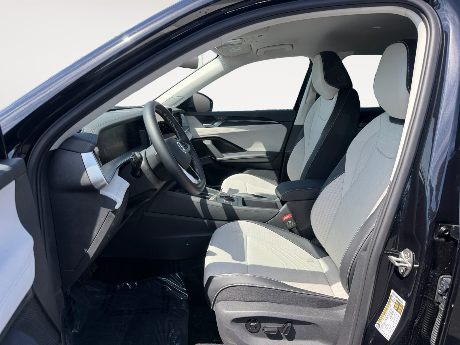 New 2026 Volkswagen Tiguan SE FWD image 10