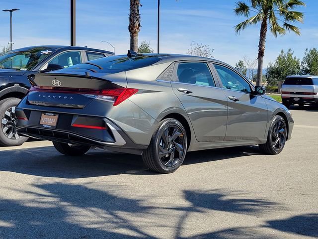 New 2026 Hyundai Elantra SEL Sport Premium image 2