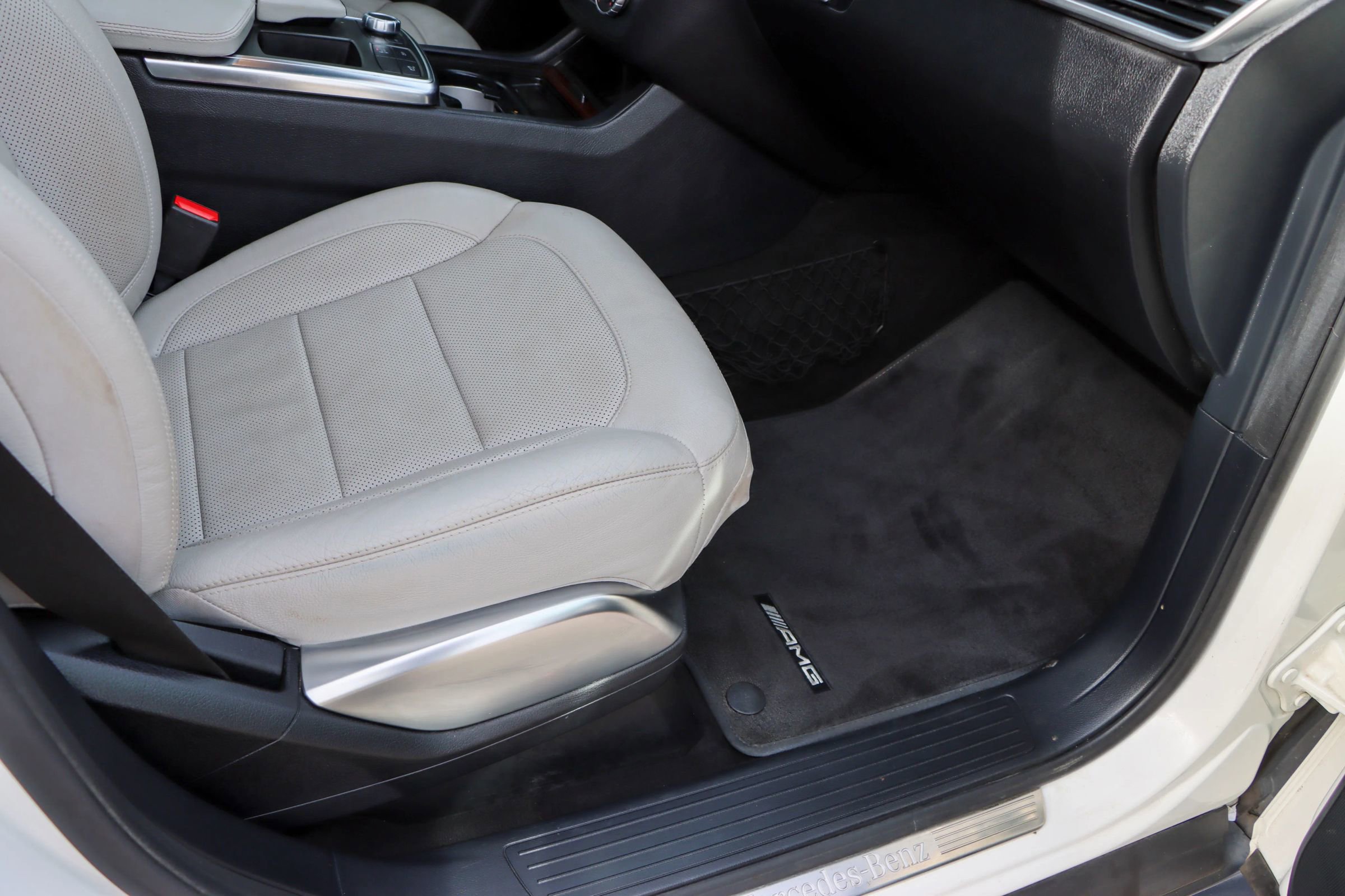 Used 2015 Mercedes-Benz GL 550 4MATIC image 44