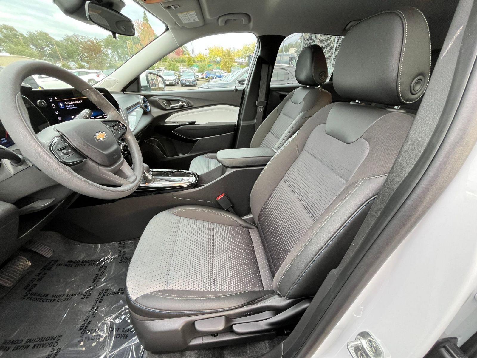 Used 2025 Chevrolet Trax LT image 24