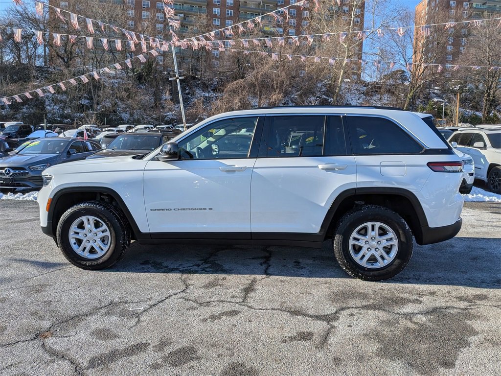 Used 2024 Jeep Grand Cherokee Laredo image 10