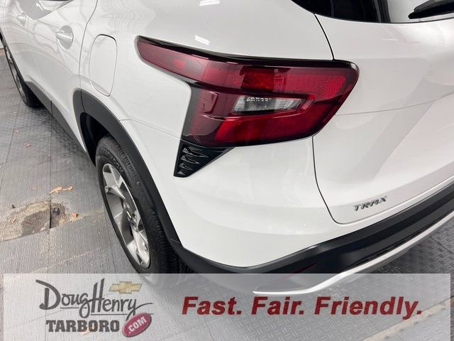 Used 2025 Chevrolet Trax LT image 13