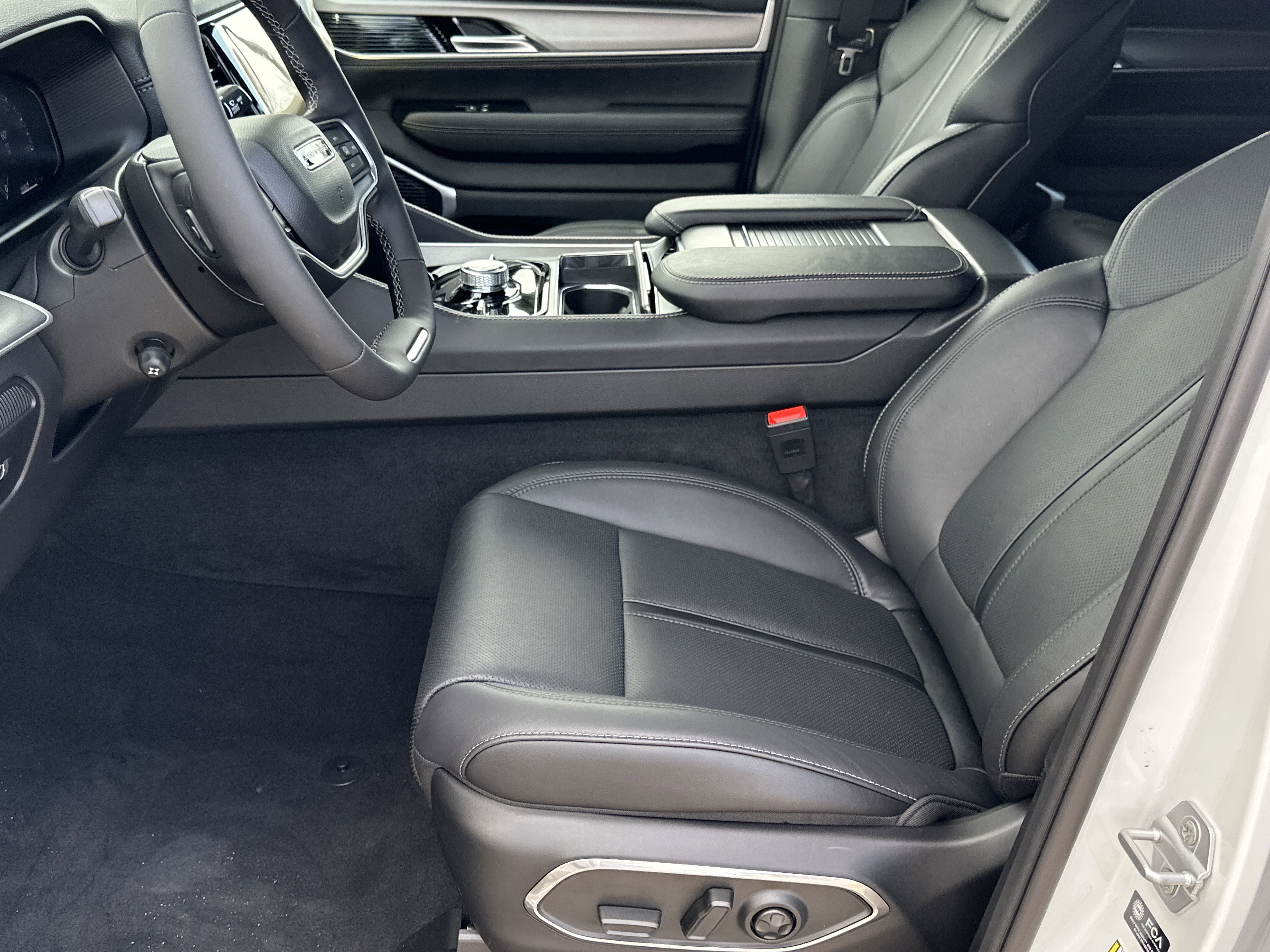 New 2026 Jeep Grand Wagoneer Limited w/ Convenience Group I image 13