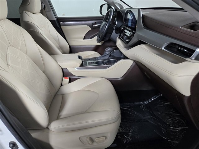 Used 2020 Toyota Highlander Limited Platinum image 24
