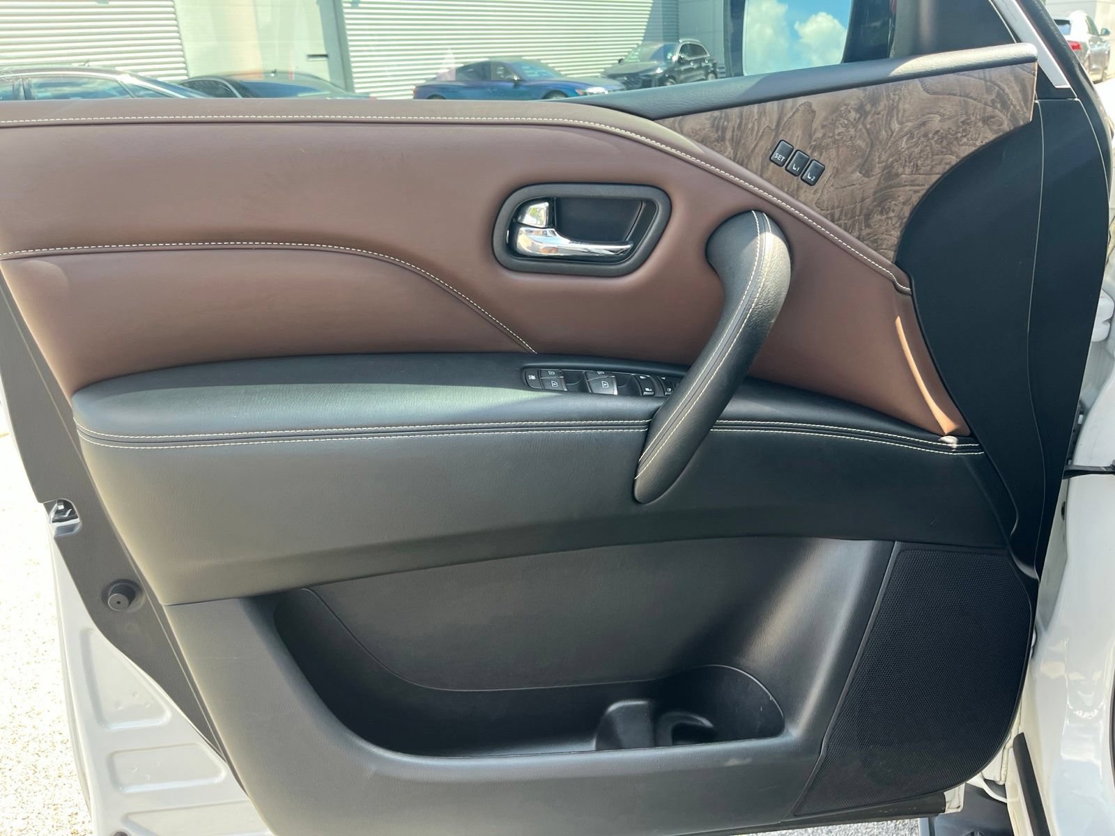 Used 2021 INFINITI QX80 Premium Select w/ All-Season Package RWD image 11
