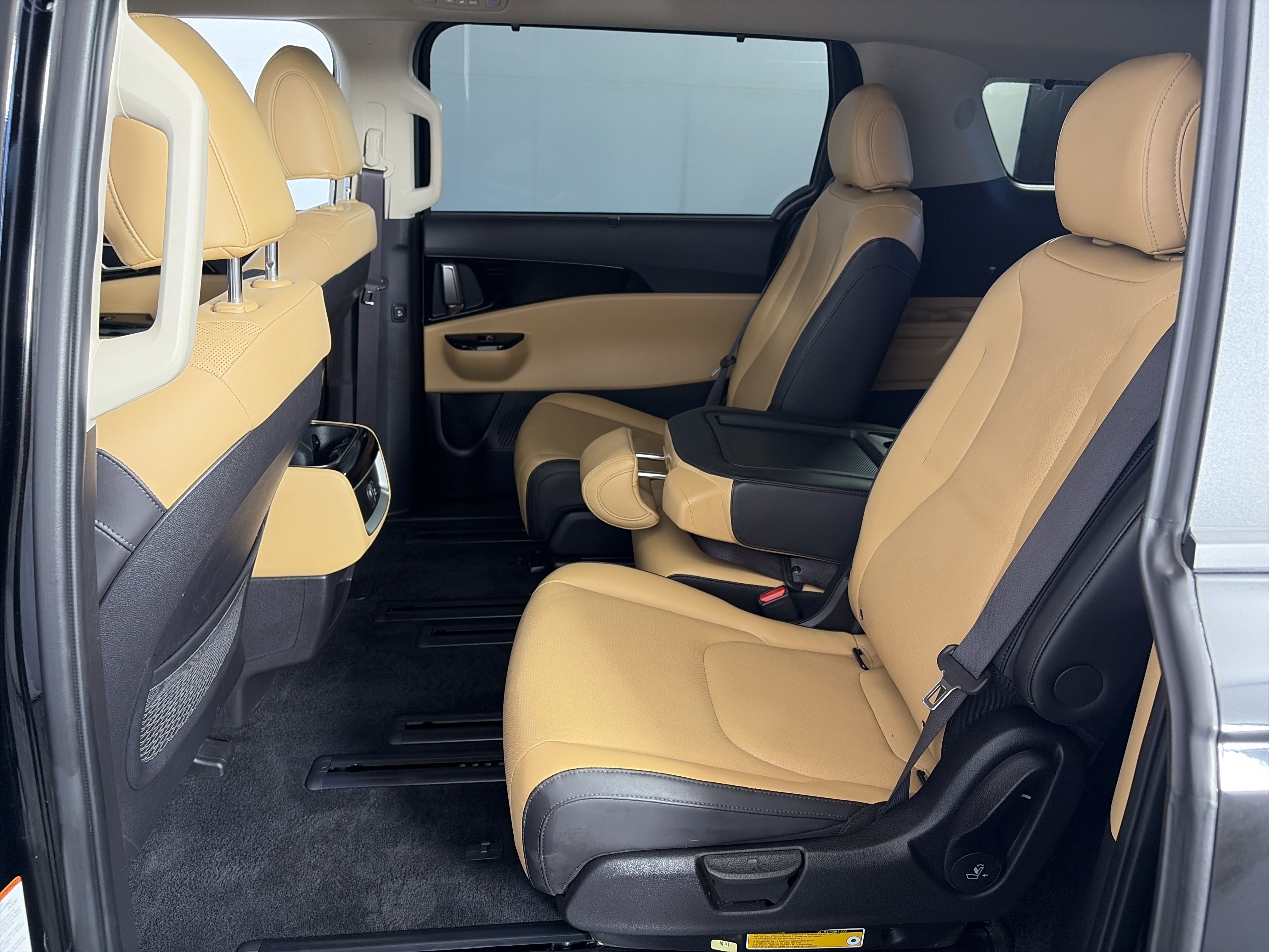 Certified 2023 Kia Carnival EX FWD image 7