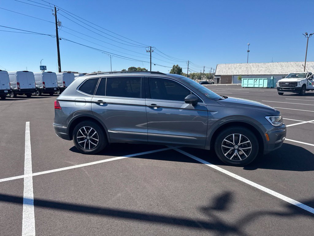 Used 2021 Volkswagen Tiguan SE w/ Panoramic Sunroof Package FWD image 16