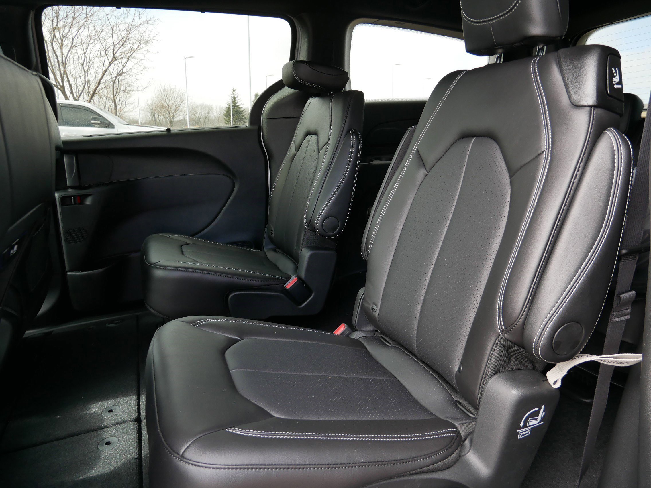 New 2026 Chrysler Pacifica Select FWD image 10