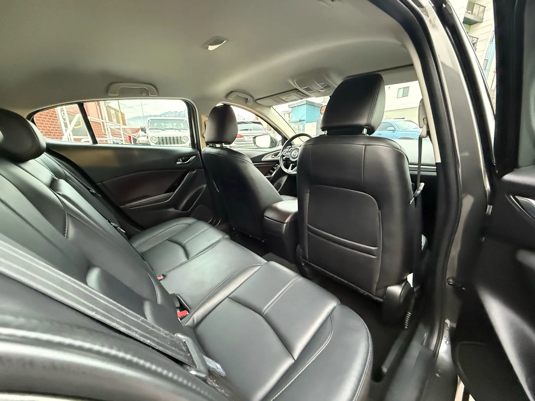 Used 2018 MAZDA MAZDA3 Touring image 16