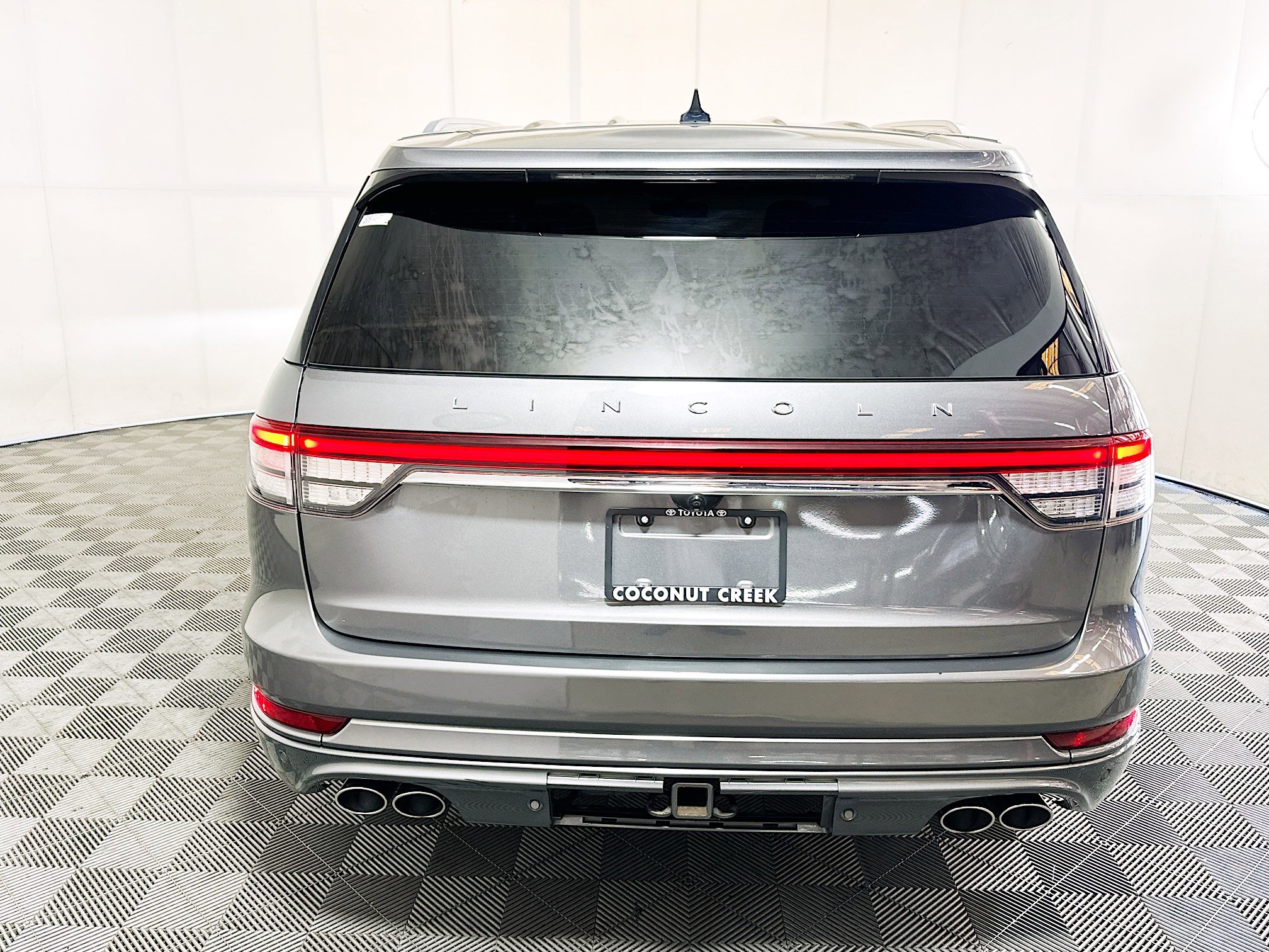 Used 2021 Lincoln Aviator Reserve w/ Equipment Group 208A RWD image 4
