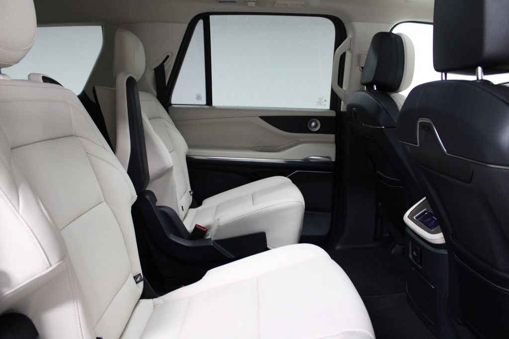 New 2027 Lincoln Navigator L Reserve RWD image 33
