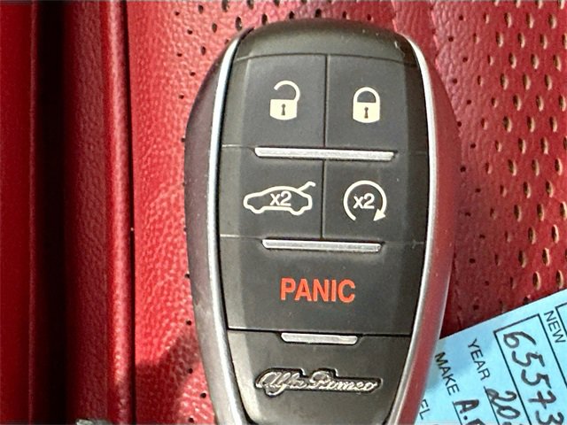 Used 2022 Alfa Romeo Giulia Veloce image 18