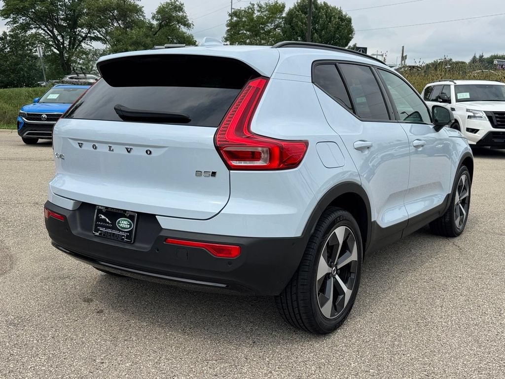 Certified 2026 Volvo XC40 B5 Plus AWD/4WD image 4