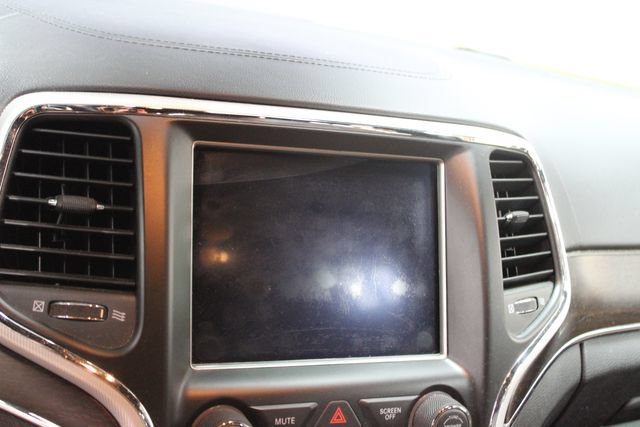 Used 2018 Jeep Grand Cherokee Limited AWD/4WD image 18