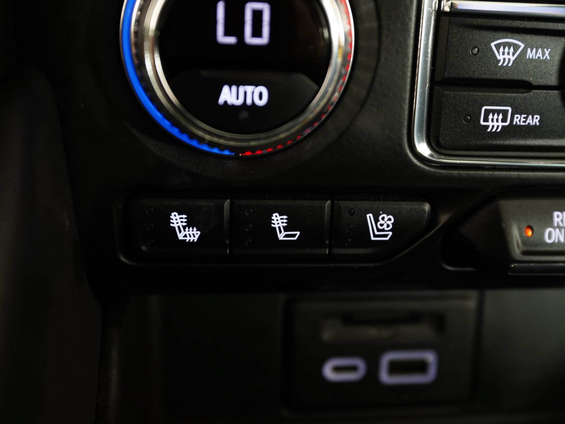 Used 2021 GMC Yukon XL AT4 w/ AT4 Premium Plus Package AWD/4WD image 25