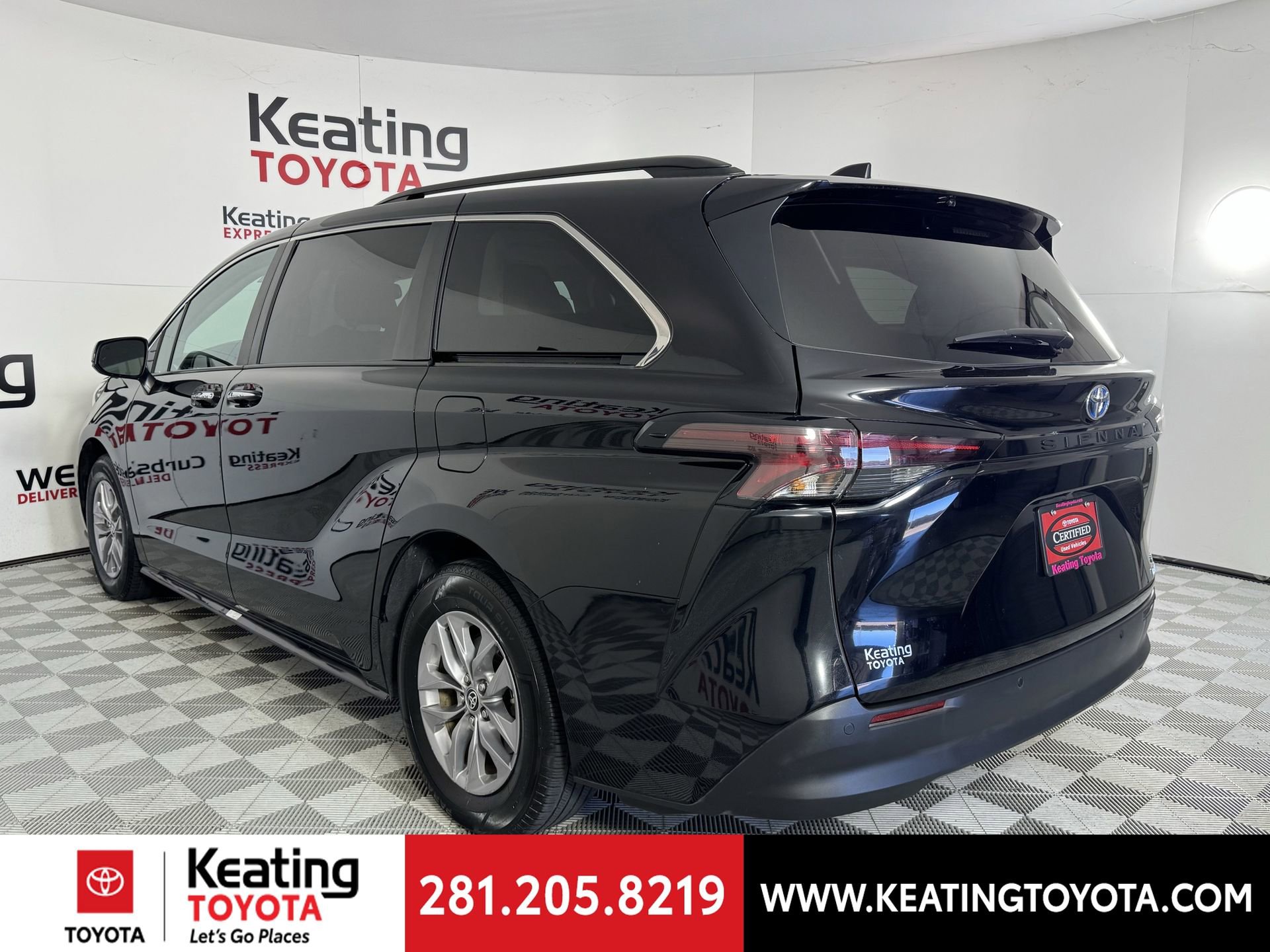 Certified 2024 Toyota Sienna XLE image 8