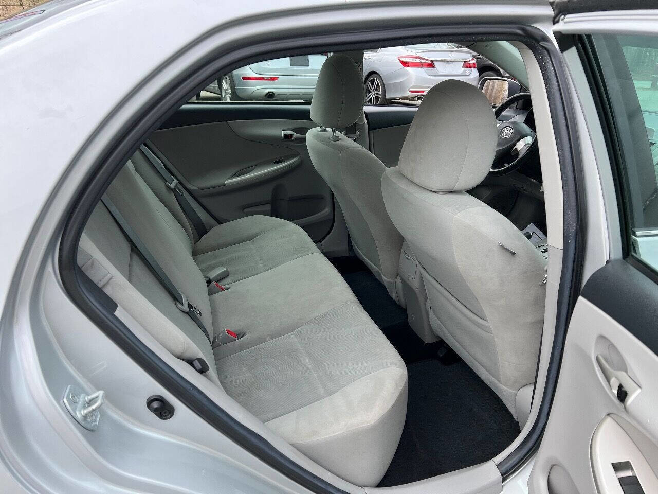 Used 2013 Toyota Corolla LE w/ Premium Pkg image 12