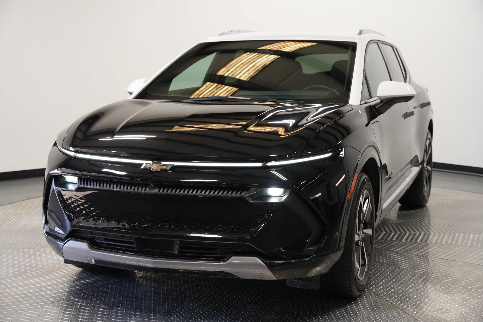 Used 2025 Chevrolet Equinox EV LT w/ Convenience Package image 3