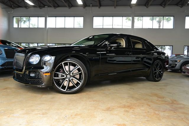 Used 2024 Bentley Flying Spur V8 image 1