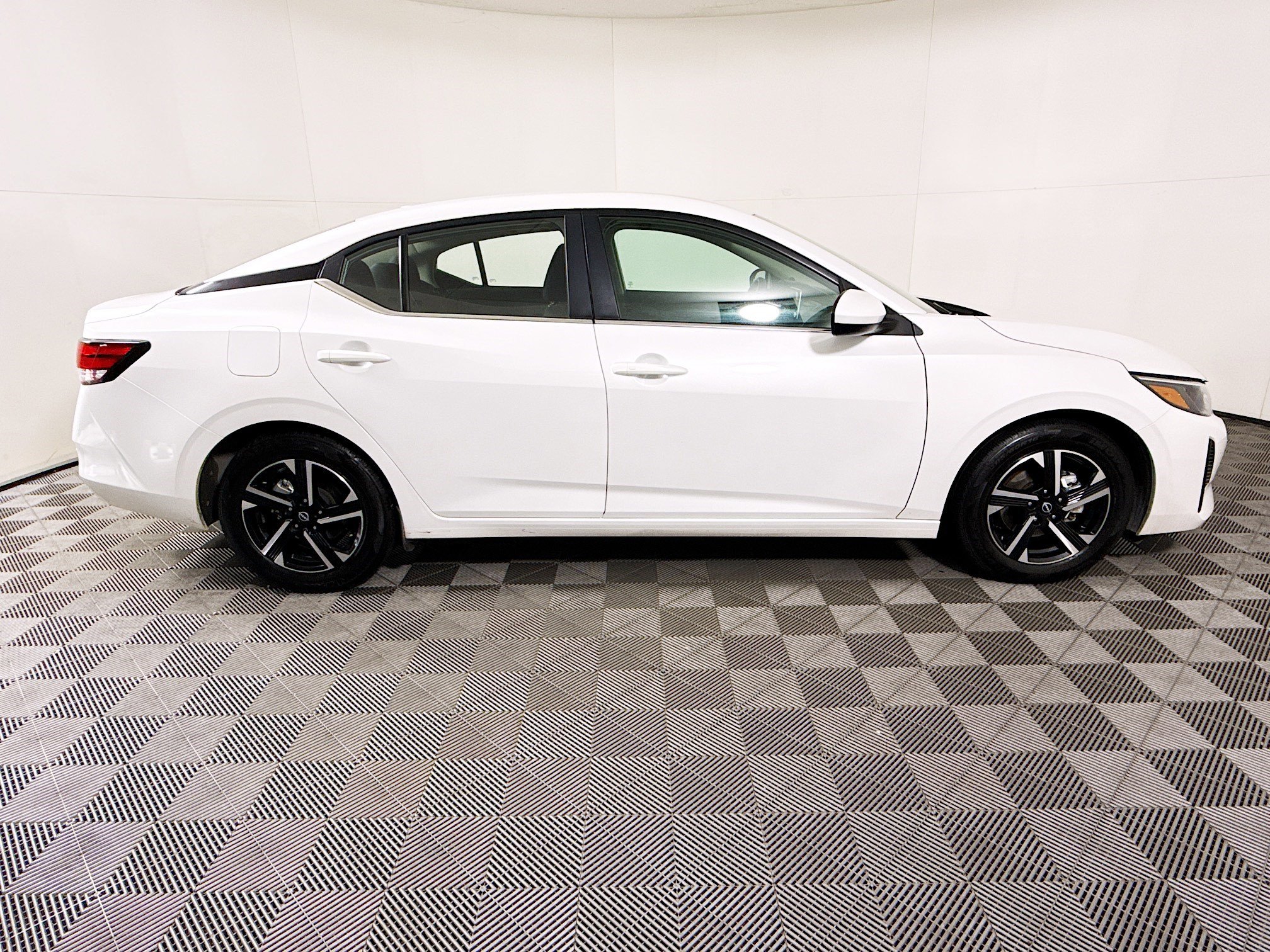 Used 2024 Nissan Sentra SV image 11