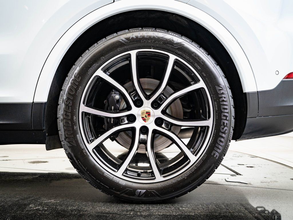 Certified 2024 Porsche Cayenne Coupe AWD/4WD image 12