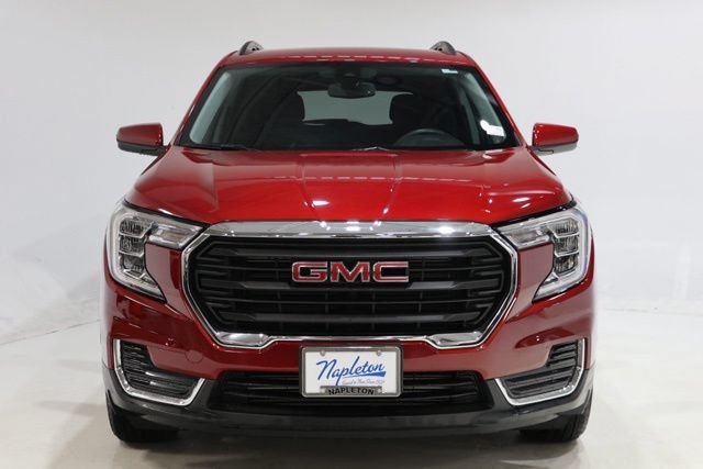 Used 2023 GMC Terrain SLE w/ Driver Convenience Package FWD image 2