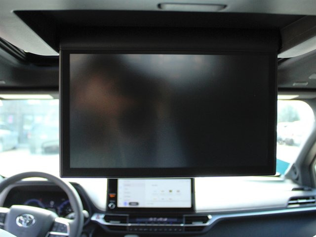 Used 2026 Toyota Sienna Platinum AWD/4WD image 32