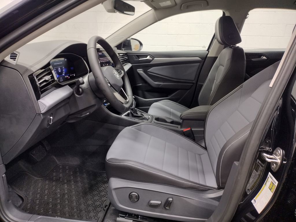 New 2025 Volkswagen Jetta SE image 19