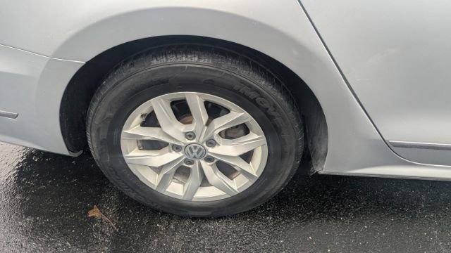Used 2017 Volkswagen Passat 1.8T S image 12