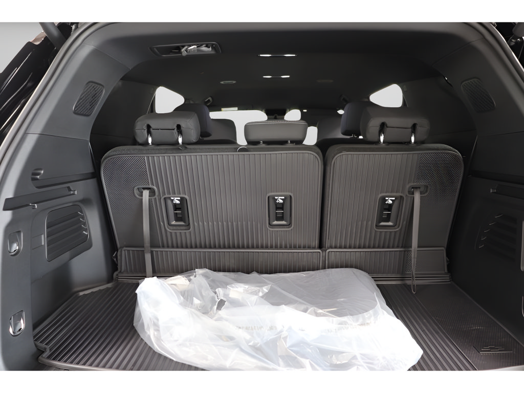 New 2027 Chevrolet Traverse LT w/ Midnight/Sport Edition FWD image 29