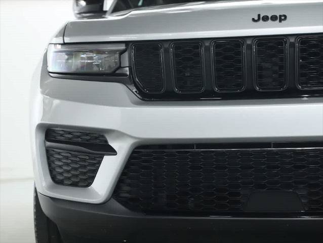 Certified 2024 Jeep Grand Cherokee Altitude AWD/4WD image 6
