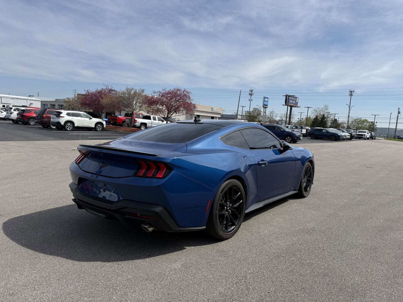 Used 2024 Ford Mustang Coupe RWD image 3