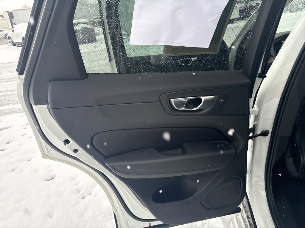 Certified 2024 Volvo XC60 B5 Plus image 35
