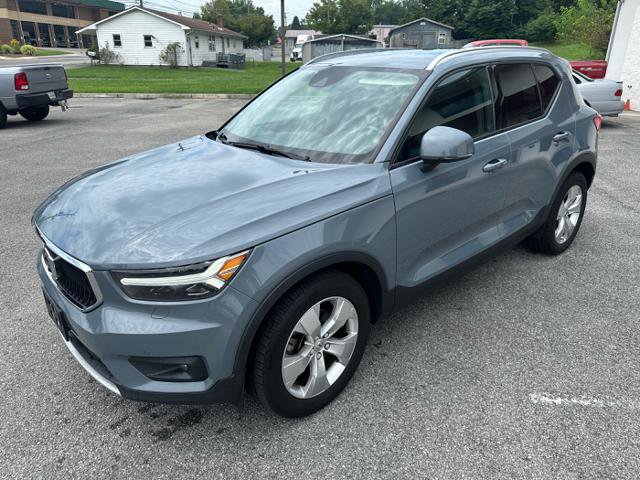 Used 2021 Volvo XC40 T5 Momentum image 5