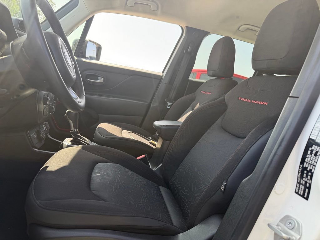 Used 2023 Jeep Renegade Trailhawk AWD/4WD image 4