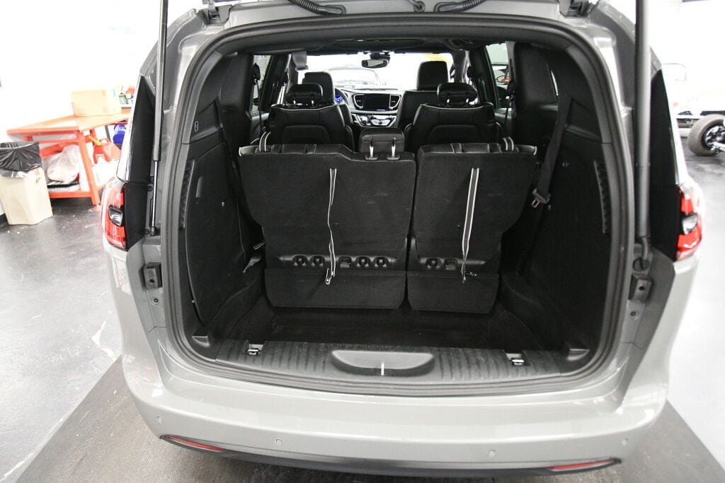 Used 2025 Chrysler Pacifica Limited FWD image 26
