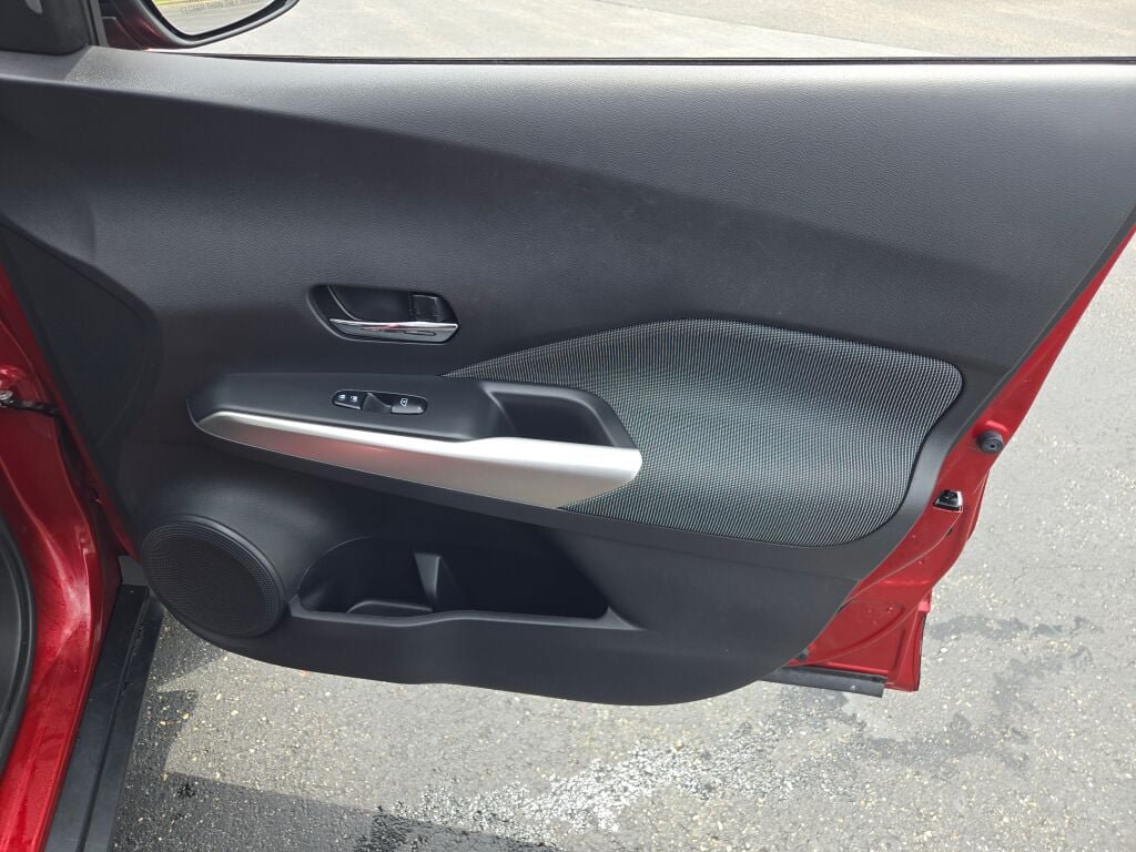 Used 2020 Nissan Kicks SV FWD image 6