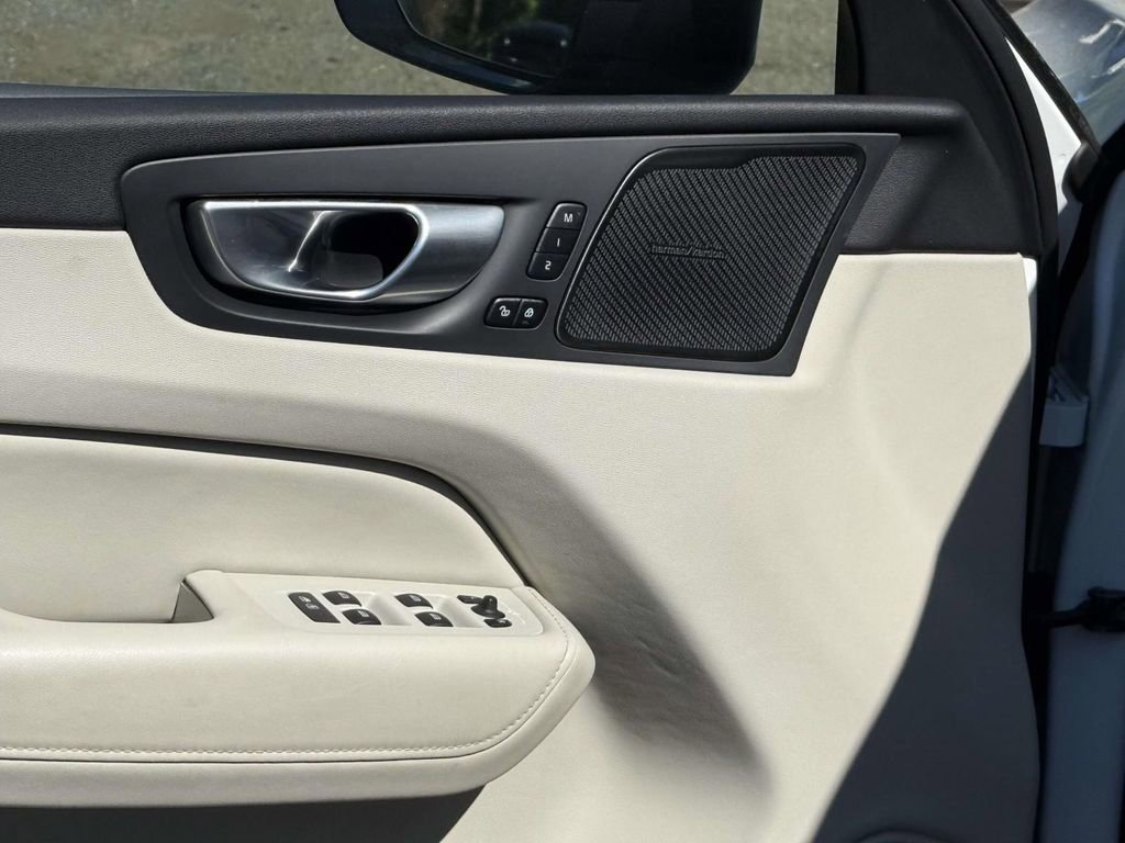 Used 2024 Volvo XC60 B5 Plus AWD/4WD image 23