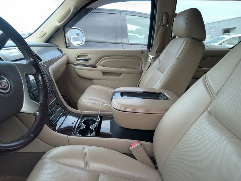 Used 2013 Cadillac Escalade Luxury RWD image 19