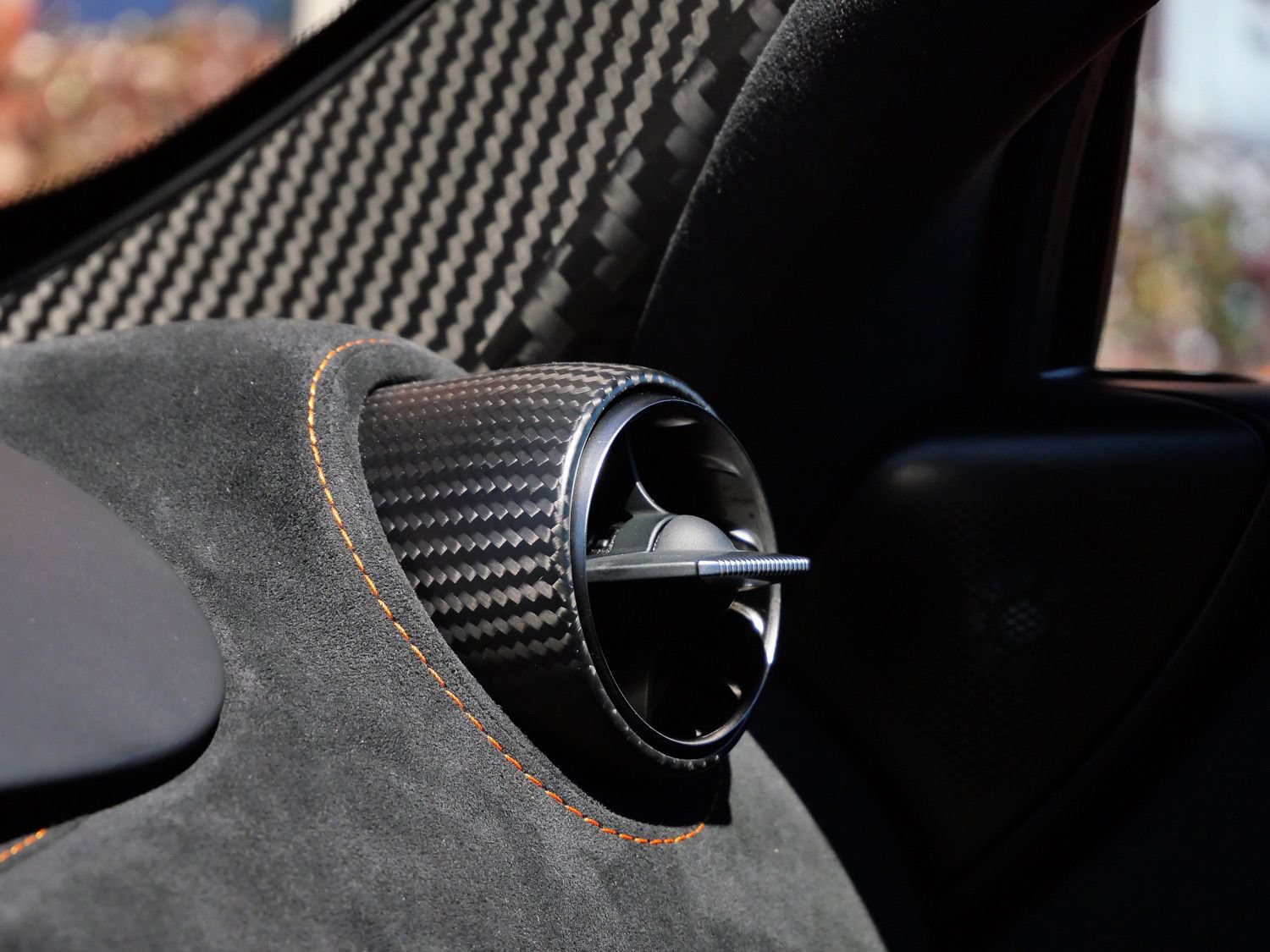 Used 2024 McLaren 750S RWD image 22